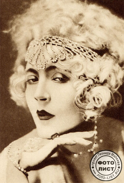   (Mae Murray)